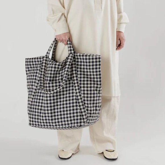 NWT Baggu Travel Cloud Bag, Black & White Pixel Gingham - Picture 6 of 6